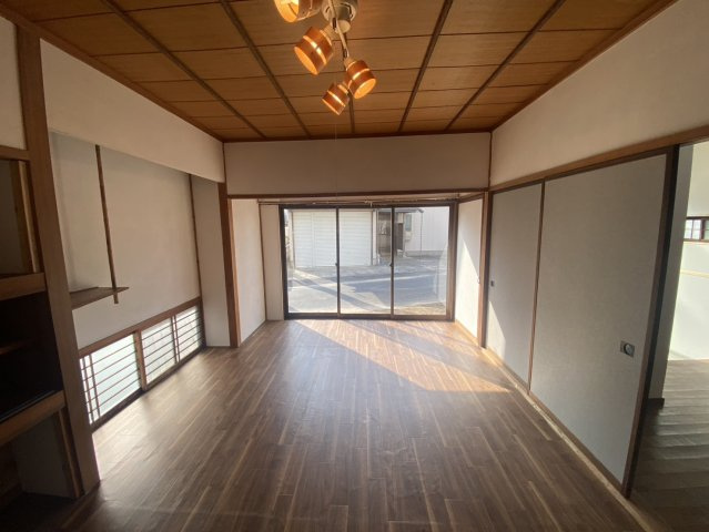 倉吉市余戸谷町戸建（収益物件）の洋室