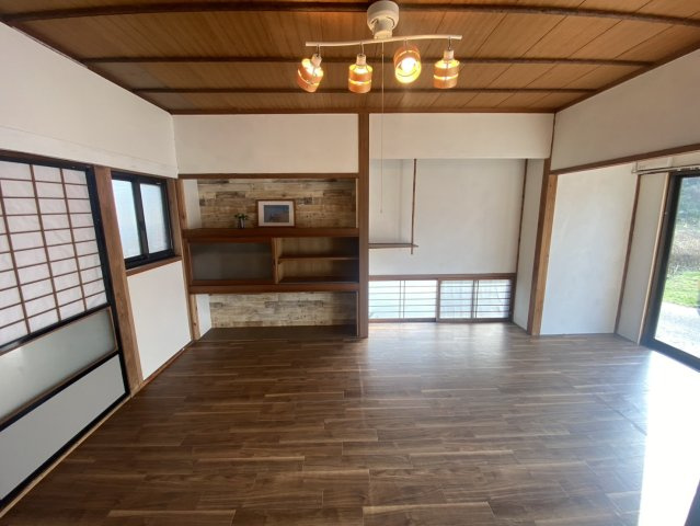 倉吉市余戸谷町戸建（収益物件）の洋室