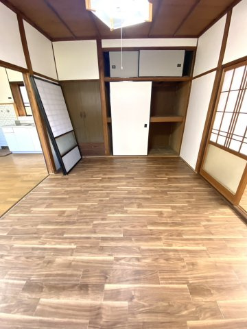 倉吉市余戸谷町戸建（収益物件）の居間・リビング