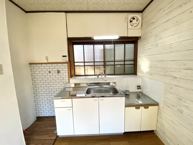 倉吉市余戸谷町戸建（収益物件）のキッチン