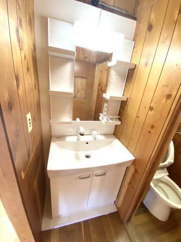倉吉市余戸谷町戸建（収益物件）の独立洗面台