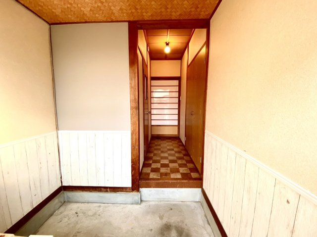 内町中古住宅（収益物件）の玄関