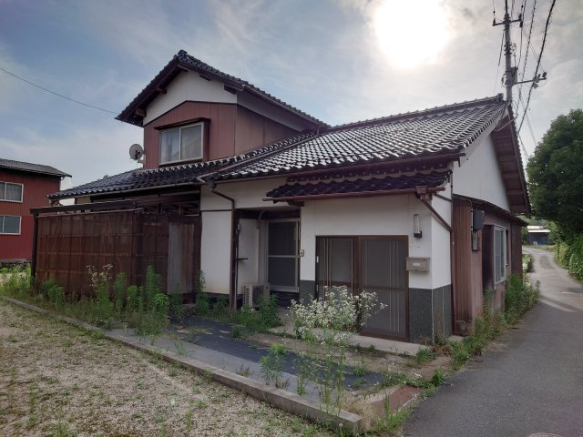 倉吉市小鴨中古住宅（収益物件）の外観
