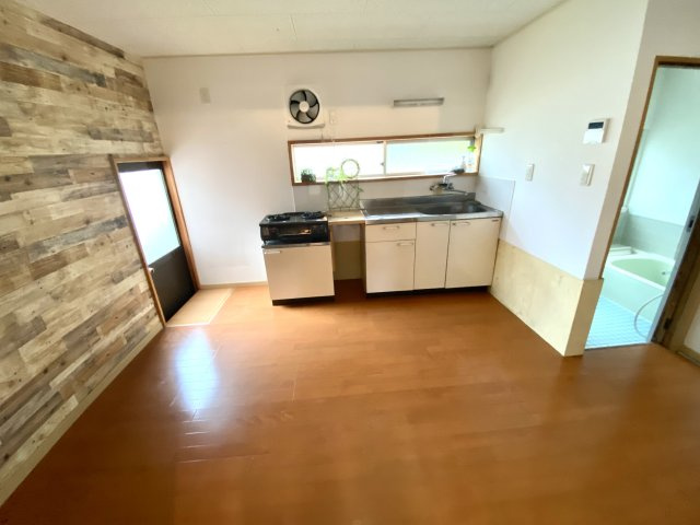 倉吉市小鴨中古住宅（収益物件）のキッチン