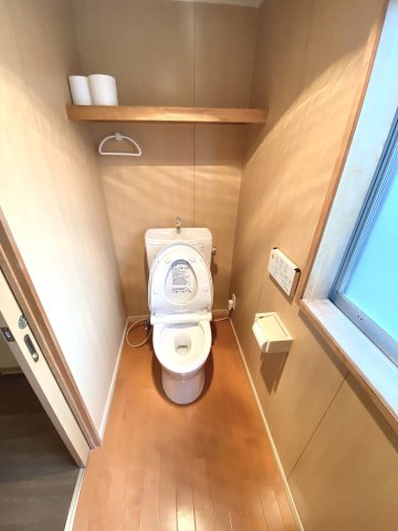 倉吉市小鴨中古住宅（収益物件）のトイレ