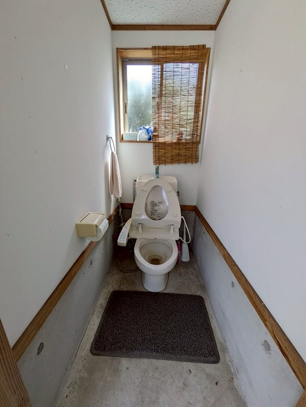 石巻町北屋敷 倉庫付貸家のトイレ