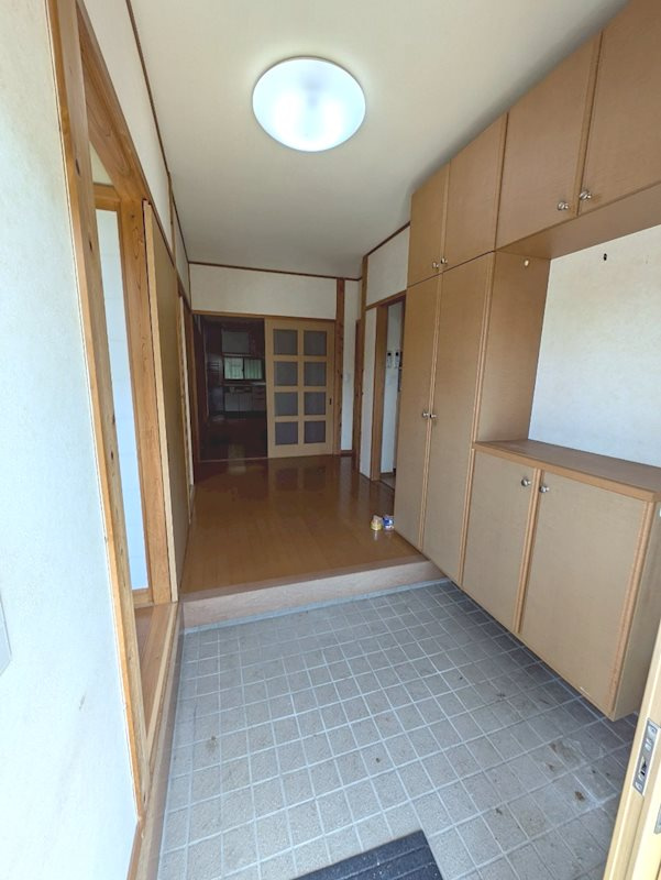 石巻町北屋敷 倉庫付貸家の玄関