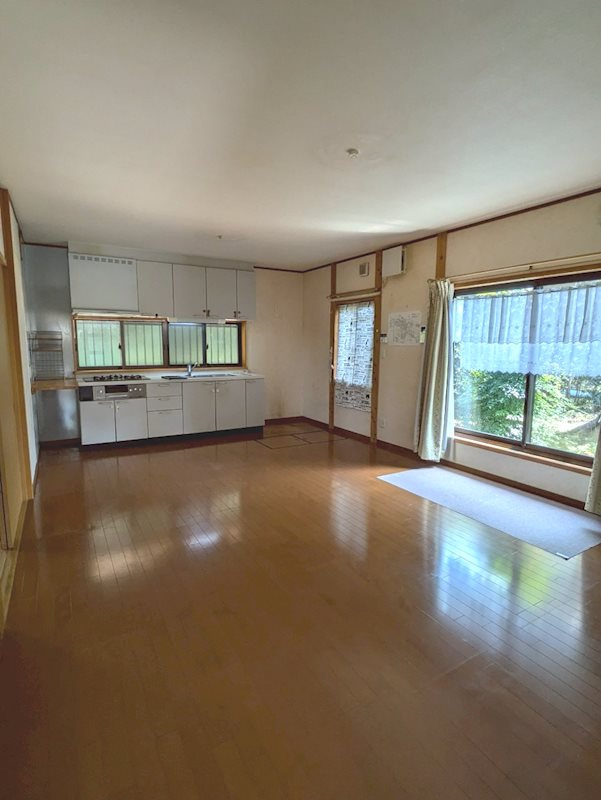 石巻町北屋敷 倉庫付貸家の居間・リビング