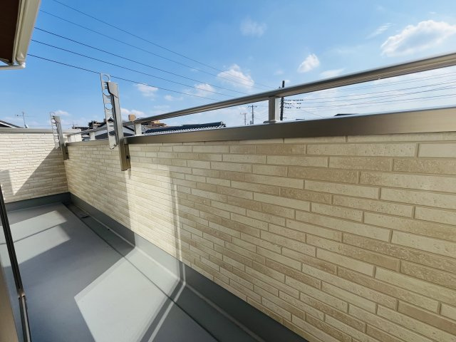 【バルコニー】 | 本庄市東台１丁目　ブルーミングガーデン　新築戸建　全２棟　2号棟
