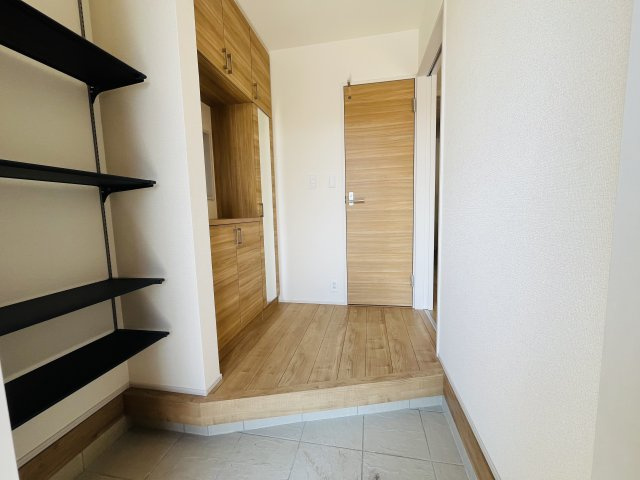 【玄関】 | 本庄市東台１丁目　ブルーミングガーデン　新築戸建　全２棟　2号棟