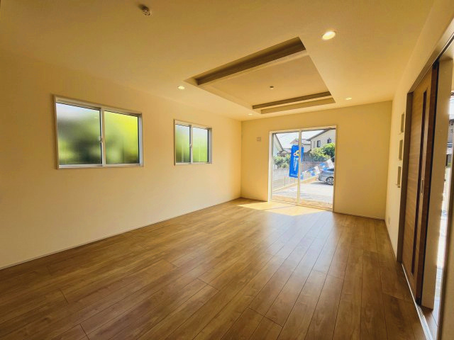 【居間・リビング】 | 本庄市東台１丁目　ブルーミングガーデン　新築戸建　全２棟　2号棟