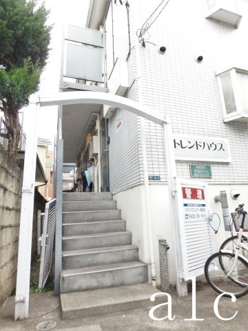 トレンドハウスのエントランス|毎日通るエントランスはこのようになっています