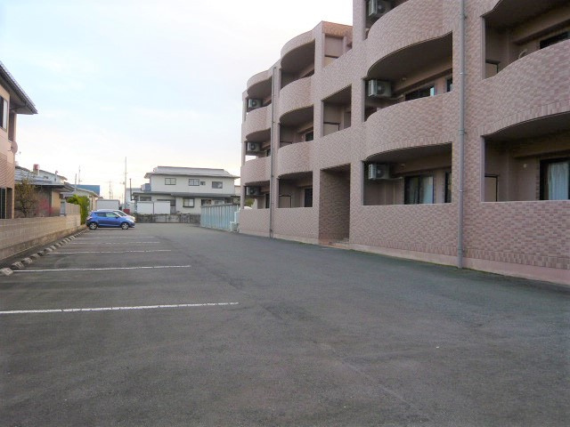 セレーザ鶴田の駐車場