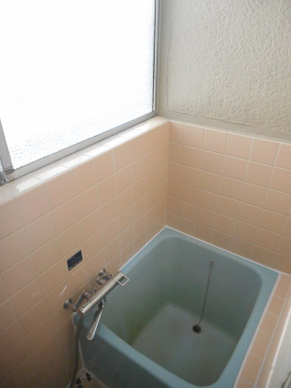 旭ヶ丘戸建の浴室