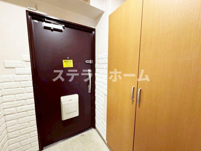 千里ロイヤルマンションの玄関|収納もある玄関です