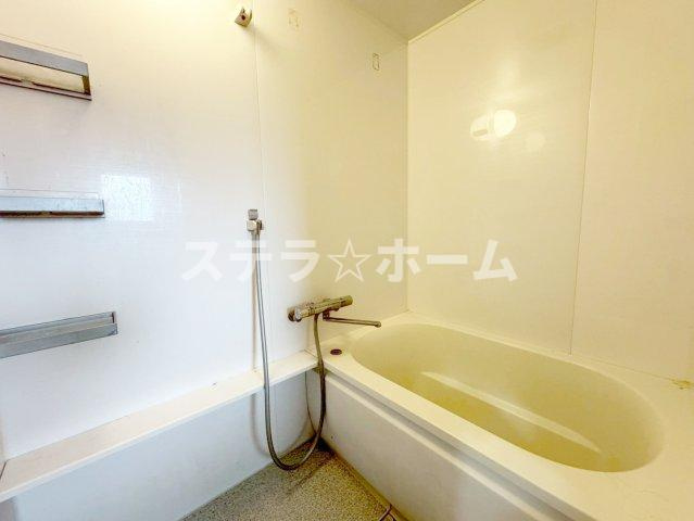 千里ロイヤルマンションの浴室|日々の疲れを癒すお風呂付です