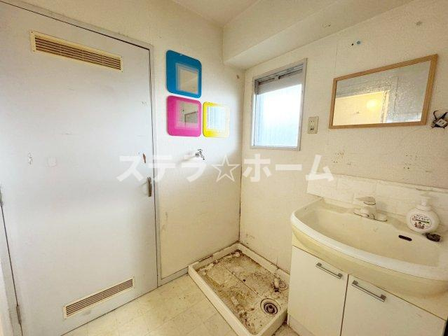 千里ロイヤルマンションの独立洗面台|独立洗面化粧台が付いています