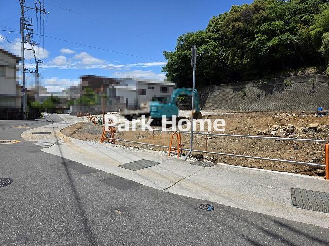 高知市石立町-1号地・建築条件付き-売土地の前面道路含む現地写真