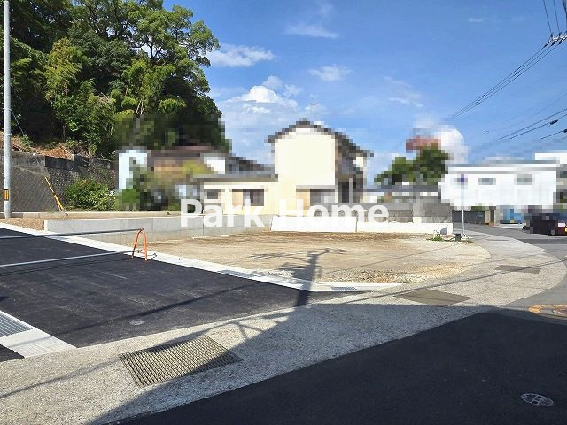 高知市石立町-1号地・建築条件付き-売土地の前面道路含む現地写真
