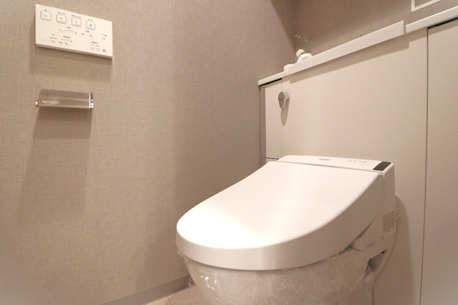 【トイレ】 | プレサンスロジェ天満橋リバーテラス | トイレにも収納スペースあります♪