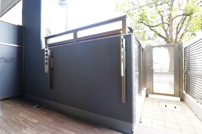 【その他】 | プレサンスロジェ天満橋リバーテラス | テラスから専用通路を通って専用駐車場に行くことができます♪