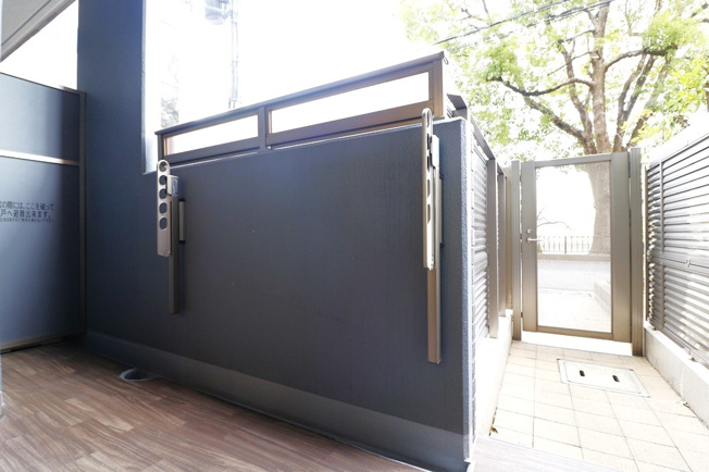 【その他】 | プレサンスロジェ天満橋リバーテラス | テラスから専用通路を通って専用駐車場に行くことができます♪