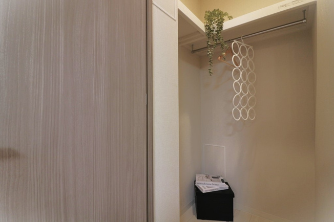 【収納】 | プレサンスロジェ天満橋リバーテラス | しっかり収納できるウォークインクローゼット♪