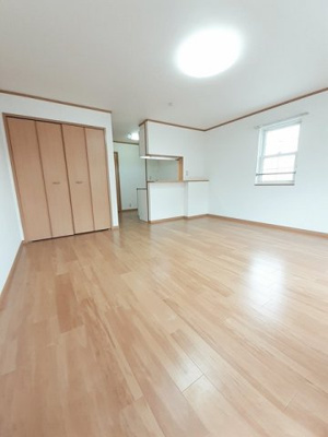 【居間・リビング】 | アヴァンツァーレ・イースト | 過ごしやすい室内です