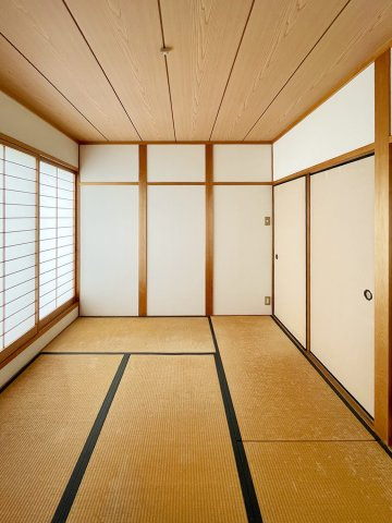 甲陽園山王町 中古戸建の和室|２階和室　南側から良く陽が当たり明るい和室です。