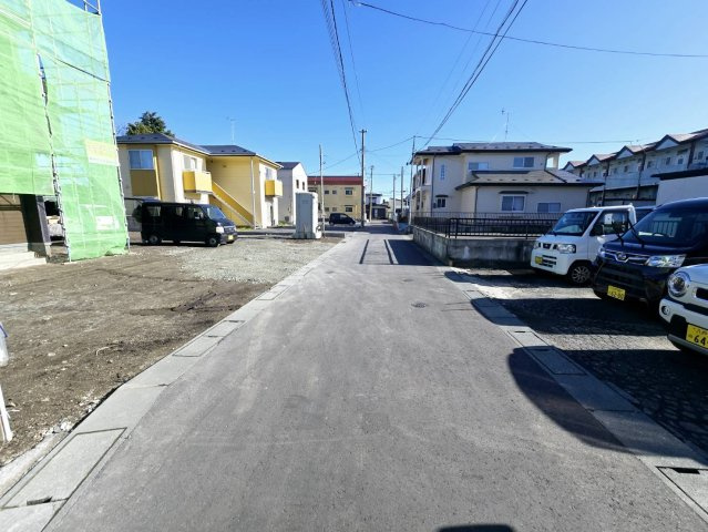 八戸市大字河原木字久保16-47　B棟の前面道路含む現地写真