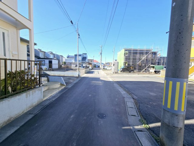 八戸市大字河原木字久保16-47　B棟の前面道路含む現地写真