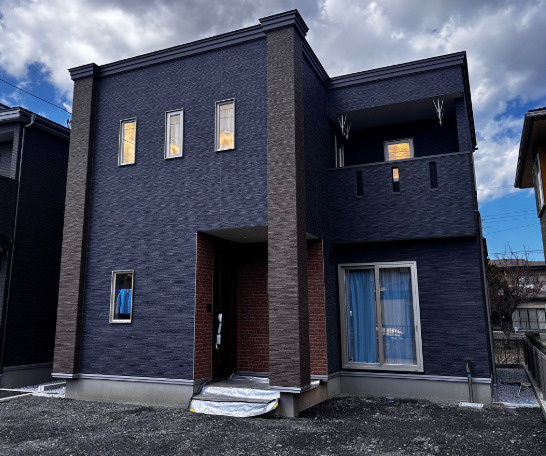 八戸市大字河原木字久保16-47　B棟