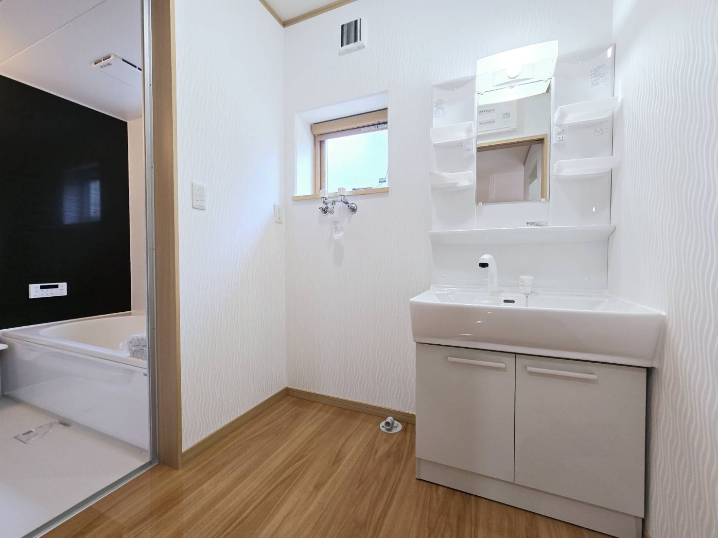 八戸市大字河原木字久保16-47　B棟の独立洗面台