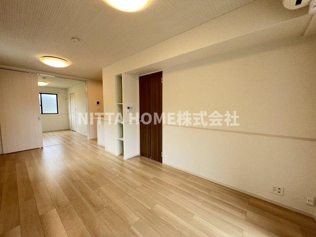 デスパシオ氷上Ⅱの居間・リビング|きれいな木目調のフローリング(#^^#)