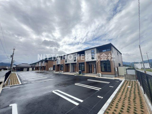 デスパシオ氷上Ⅱの駐車場|敷地内の駐車場スペースです☆