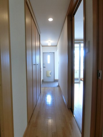 プロムナードＢの玄関