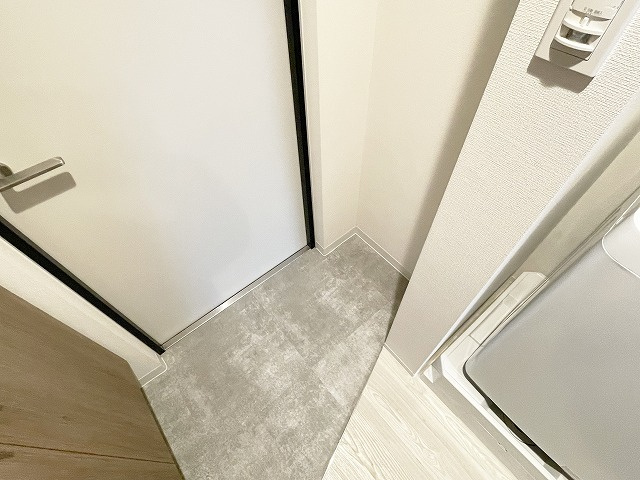 【玄関】 | エスリードカレッジゲート南草津 | 明るい玄関です（同物件別室の写真です）