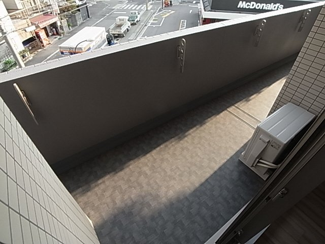 神戸市兵庫区本町２丁目の賃貸マンションのバルコニー