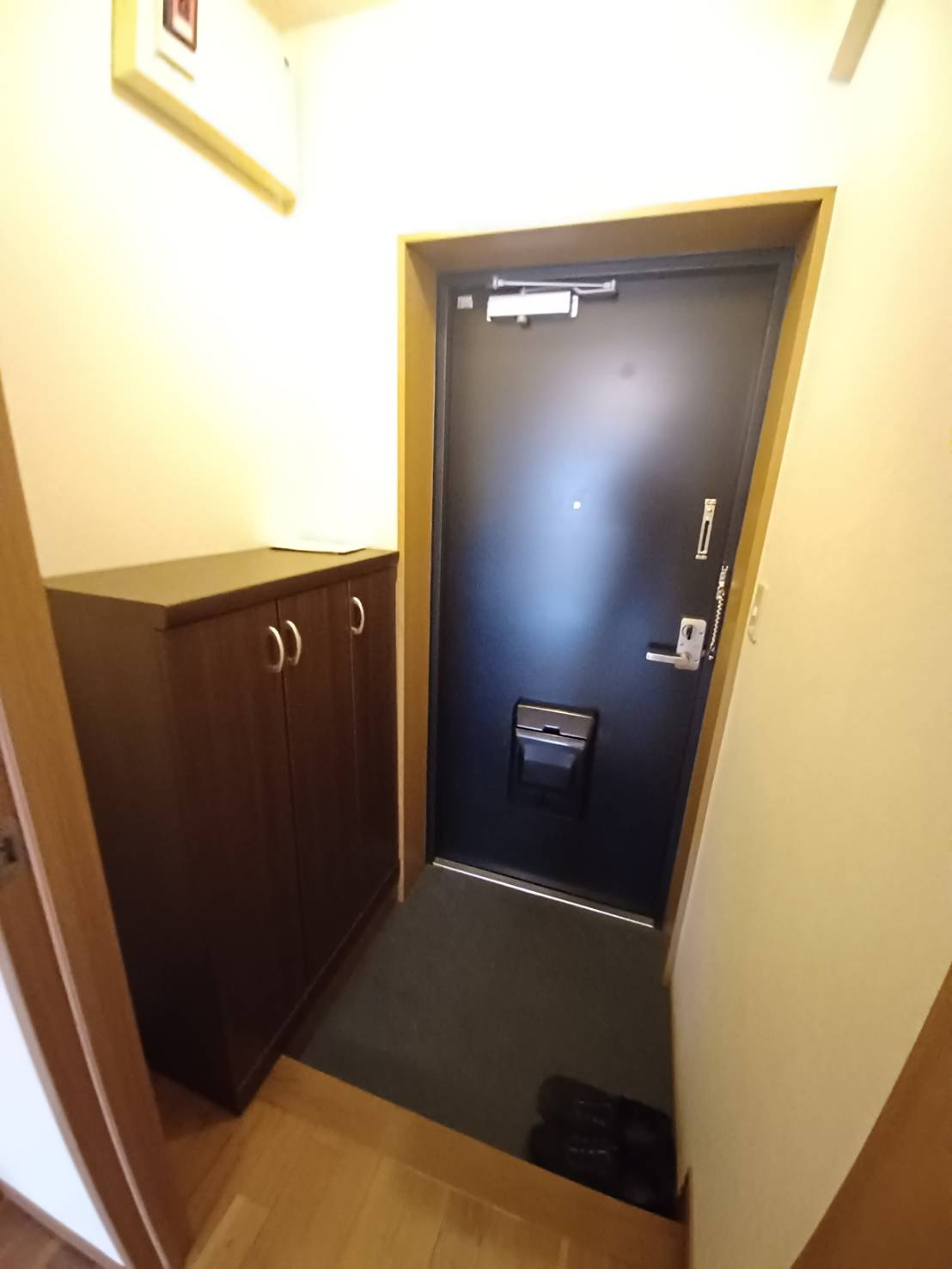 ヒーローマンション・セオの玄関