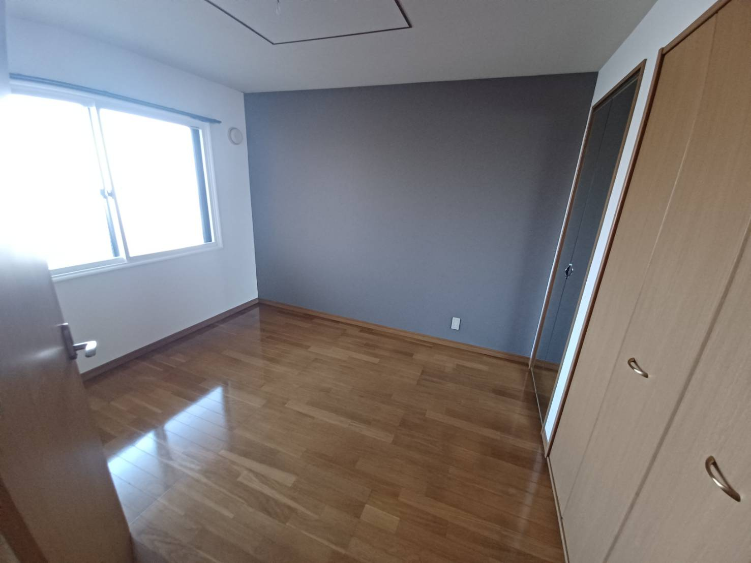 ヒーローマンション・セオの洋室