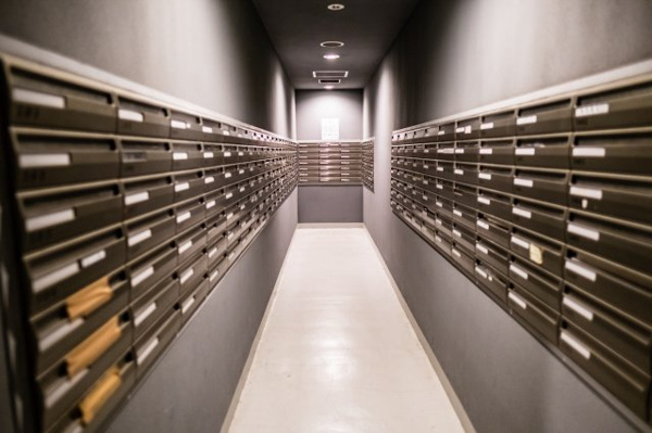 【設備】 | 【メールコーナー】シンプルで使い勝手の良い郵便受けです！宅配ボックスもございます！