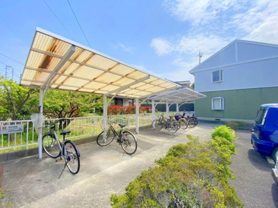 【その他共用部分】 | ボービラージュ坂本A棟 | 駐輪場は屋根付きなので雨の日も困りません