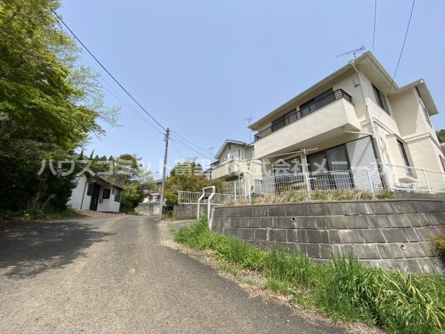 中古戸建て　オーナーチェンジの前面道路含む現地写真