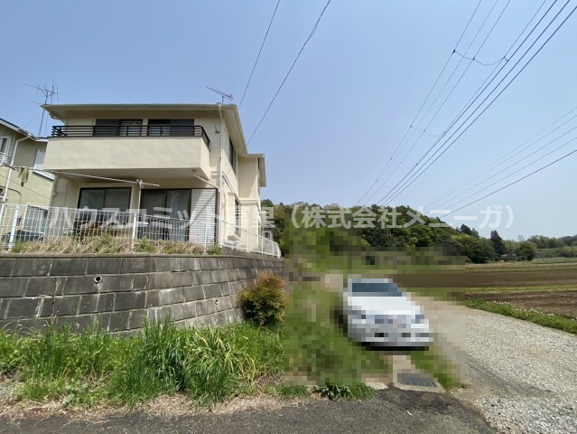 中古戸建て　オーナーチェンジの前面道路含む現地写真