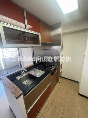 エステムプラザ梅田WESTのキッチン|※別号室参考写真