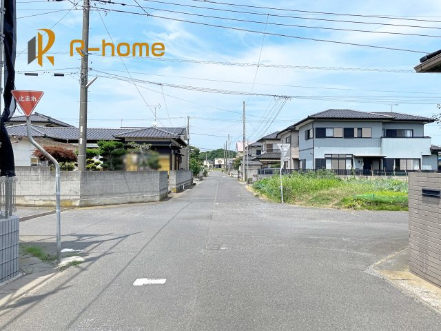 ひたちなか市平磯遠原町第11　新築戸建て　2号棟の前面道路含む現地写真|周辺環境も併せて案内致します♪
閑静な住宅地で笑顔あふれる新生活！
ぜひ現地へお越しください♪