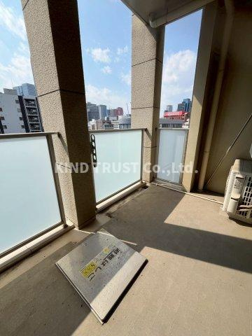 Y’sCourt 東梅田のバルコニー|暖かな日差しのふりそそぐバルコニー