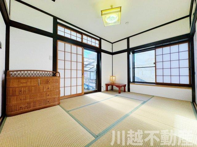 タクトホーム施工のフルリノベ中古戸建の和室|モダンな印象の１階和室はリビングとの続き間です