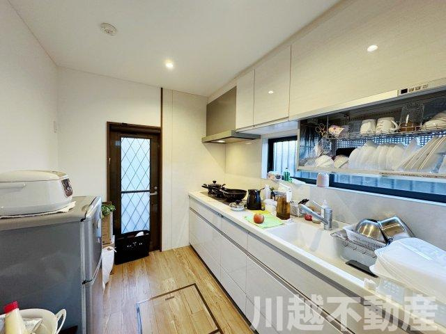 タクトホーム施工のフルリノベ中古戸建のキッチン|独立したキッチンなのでお料理のにおいも気になりません