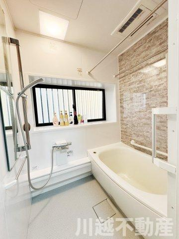 タクトホーム施工のフルリノベ中古戸建の浴室|２０２４年春にリフォームしたキレイなお風呂